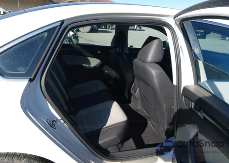 2014 Volkswagen Passat 1.8T Sport z USA, uszkodzony, nr VIN 1VWBS7A37EC118330